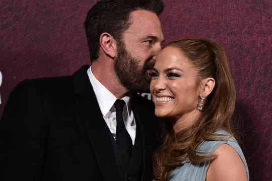 Ben Affleck und Jennifer Lopez bei der Premiere von "The Tender Bar" 2021 im TCL Chinese Theatre.