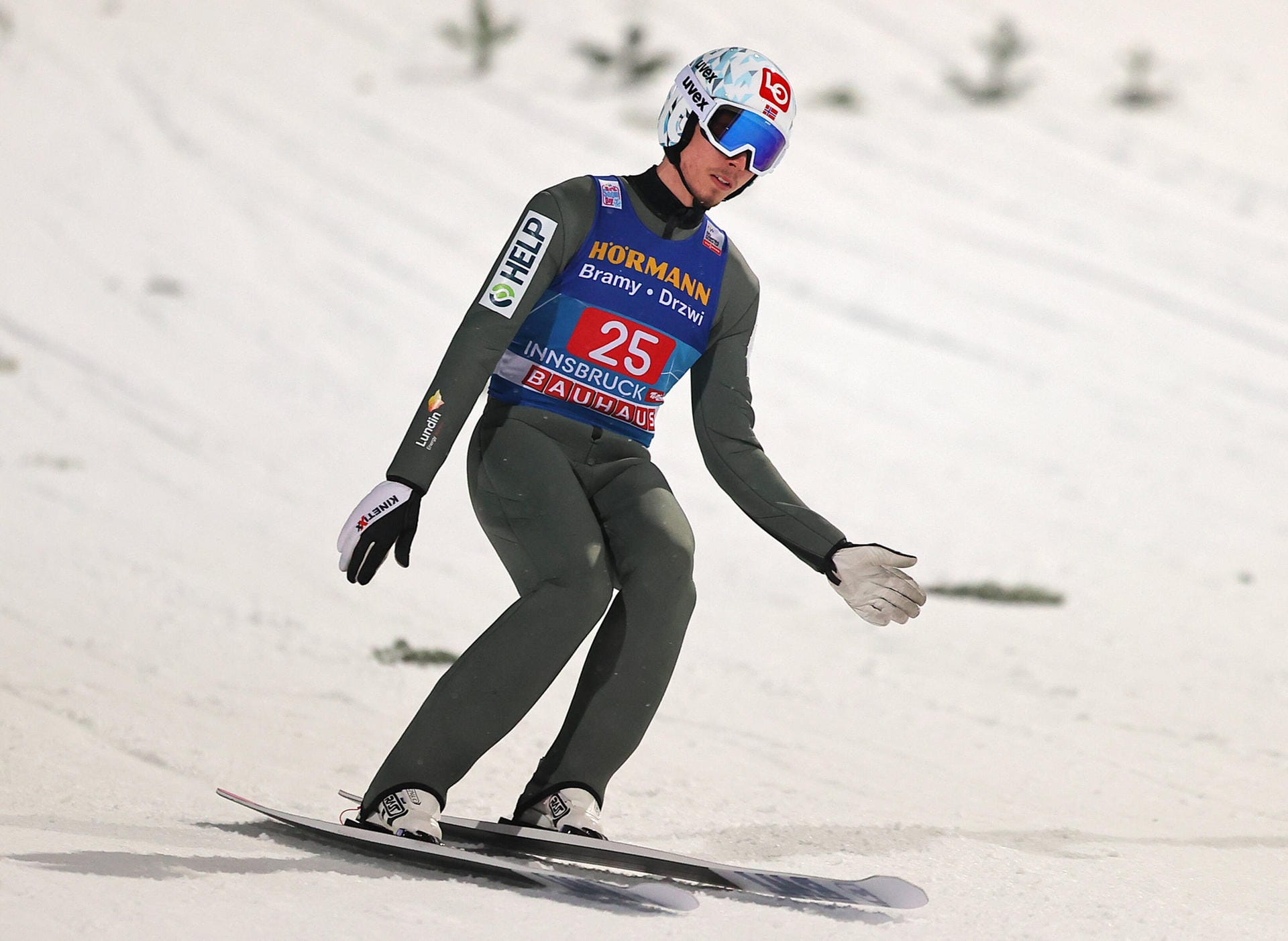 Johann André Forfang: Auch für den norwegischen Silbermedaillengewinner von Pyeongchang kommen die Spiele in Peking zu früh. Seine CT-Werte sind nach einer Corona-Infektion zu hoch. Er wird bei den Skisprung-Wettkämpfen nicht dabei sein.