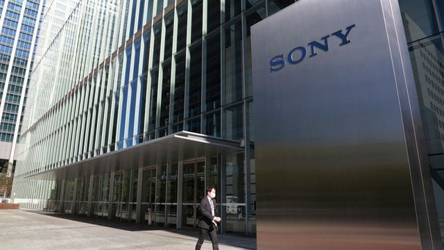 Sony hat trotz der Probleme mit seiner Playstation 5 die Gewinnprognose für das laufende Geschäftsjahr erneut angehoben.