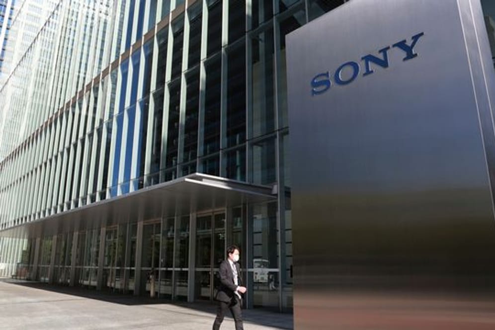 Sony hat trotz der Probleme mit seiner Playstation 5 die Gewinnprognose für das laufende Geschäftsjahr erneut angehoben.