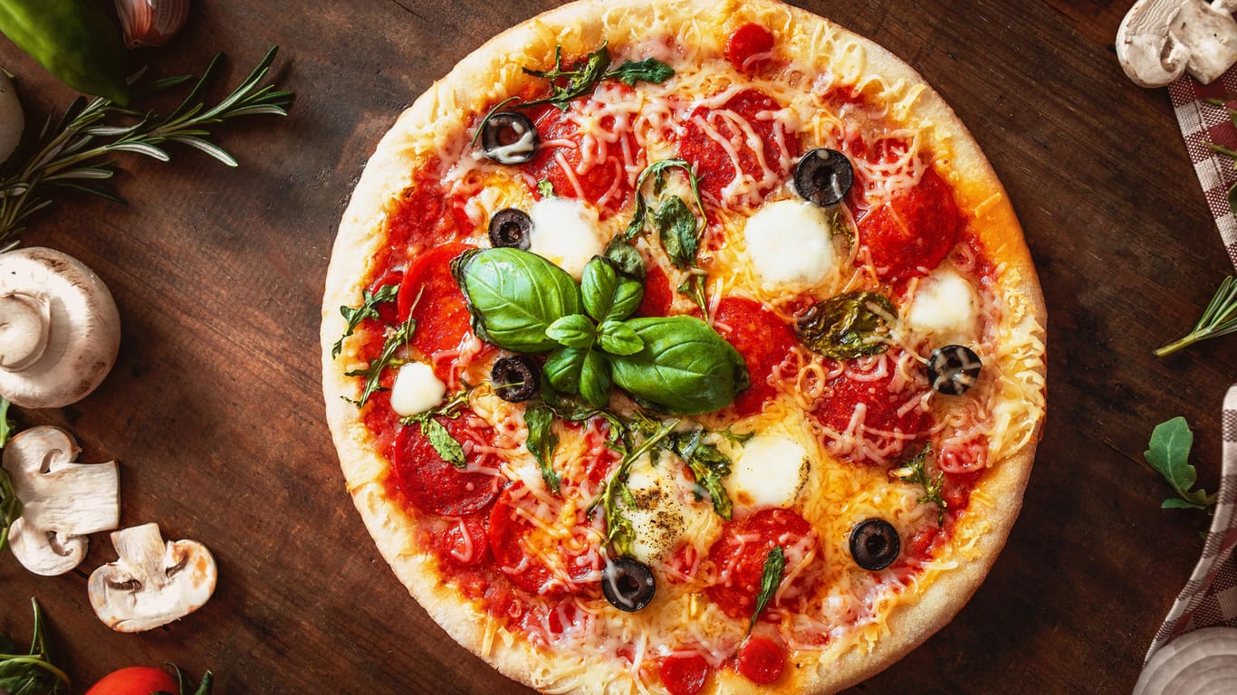 Pizza: Der Klassiker gelingt auch in der eigenen Küche.