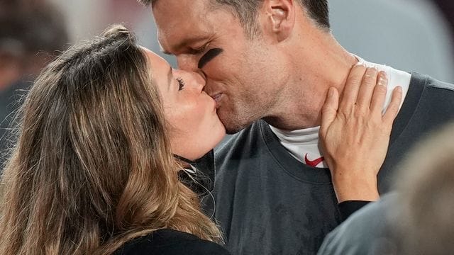 Tom Brady und Gisele Bündchen 2021 nach einem Sieg des Football-Spielers.