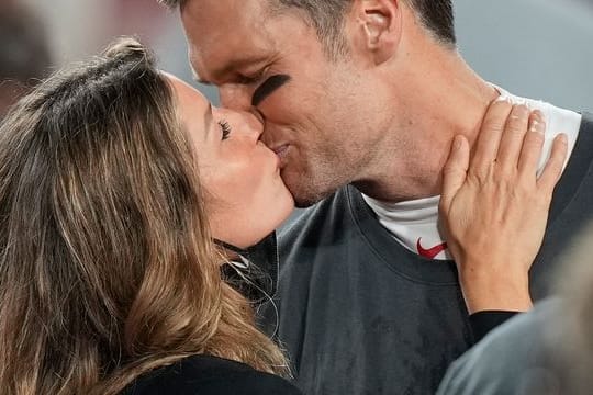 Tom Brady und Gisele Bündchen 2021 nach einem Sieg des Football-Spielers.