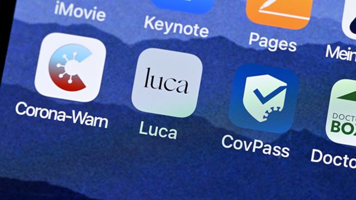 Das Startsymbol einer Luca-App ist auf dem Bildschirm eines Smartphones dargestellt.