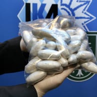 Mit Kokain gefüllte Bodypacks (Symbolbild): Zwei der kontrollierten Personen führten die Drogen auch im Körper.