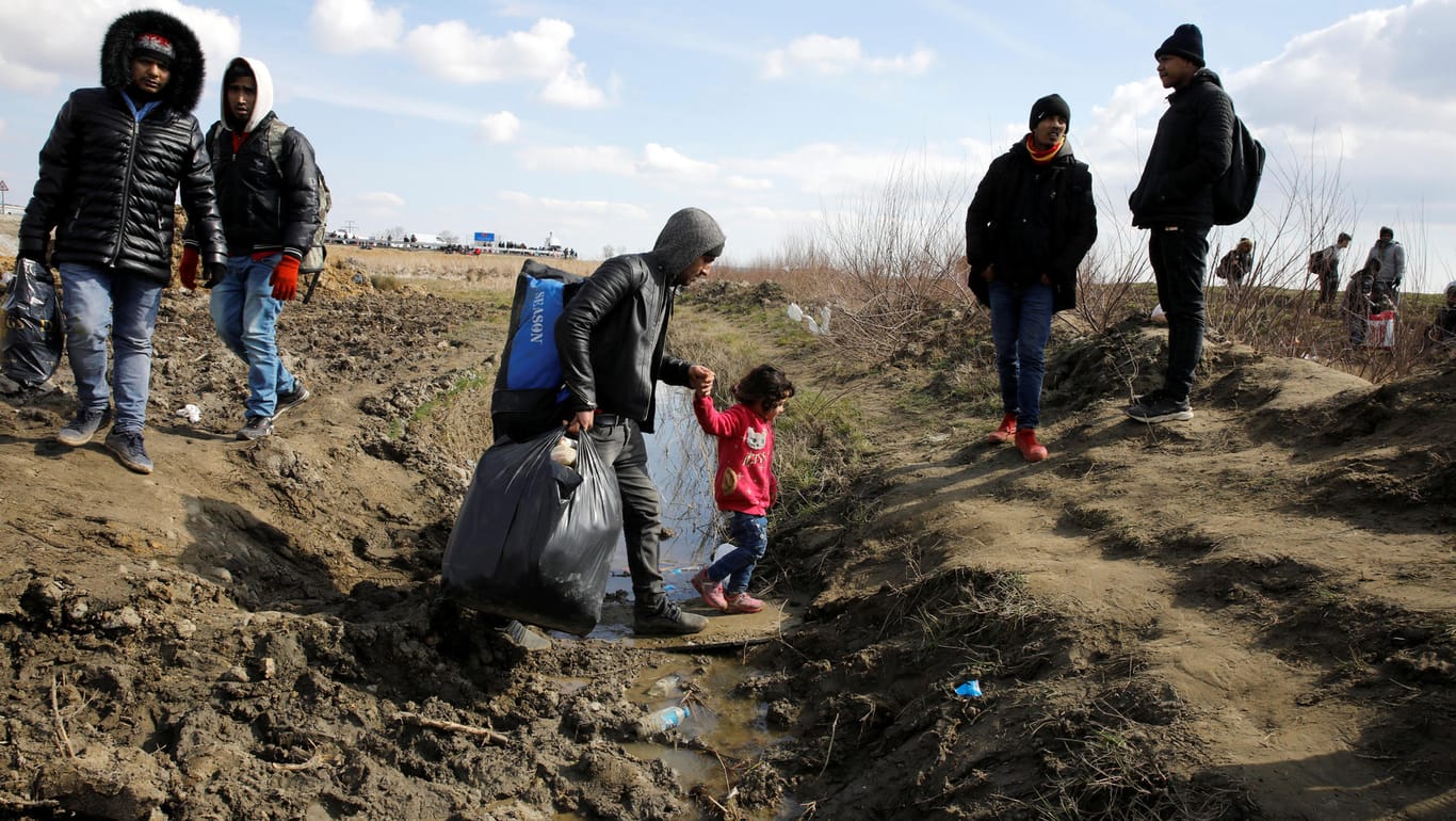 Flüchtlinge nahe der Grenze von Ipsala, Türkei: Ankara wirft Griechenland immer wieder sogenannte Push-Backs vor.