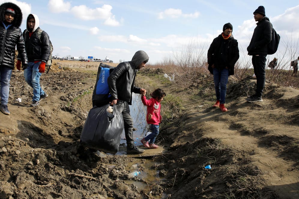 Flüchtlinge nahe der Grenze von Ipsala, Türkei: Ankara wirft Griechenland immer wieder sogenannte Push-Backs vor.