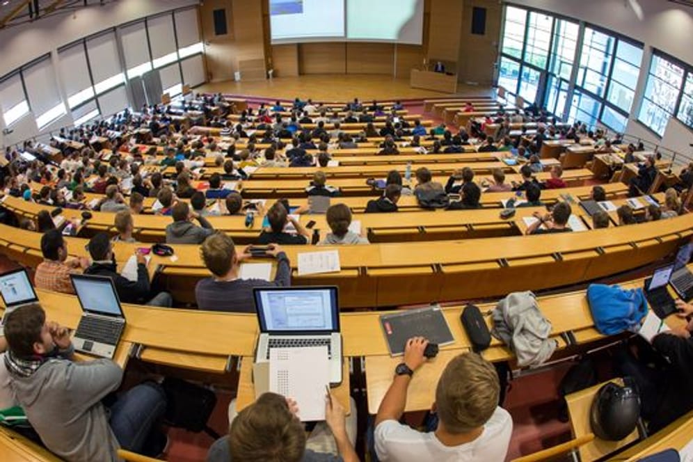 An deutschen Hochschulen schrieben sich zuletzt wieder mehr Menschen für ein Studium ein.