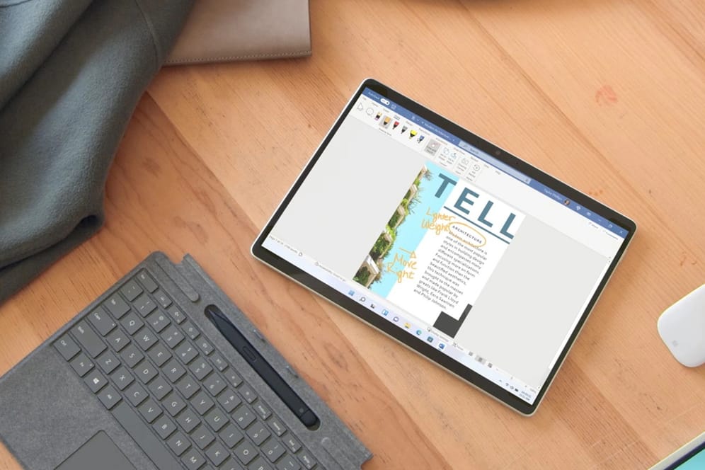 Das Windows-Tablet Surface Pro 8: Mit einer zusätzlichen Tastatur wird das Tablet zum PC-Ersatz.