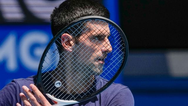 Novak Djokovic musste vor den Australian Open wieder aus Melbourne abreisen. Novak Djokovic musste vor den Australian Open wieder aus Melbourne abreisen.