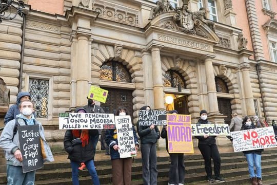 Unterstützer zum Prozess um Demo George Floyd