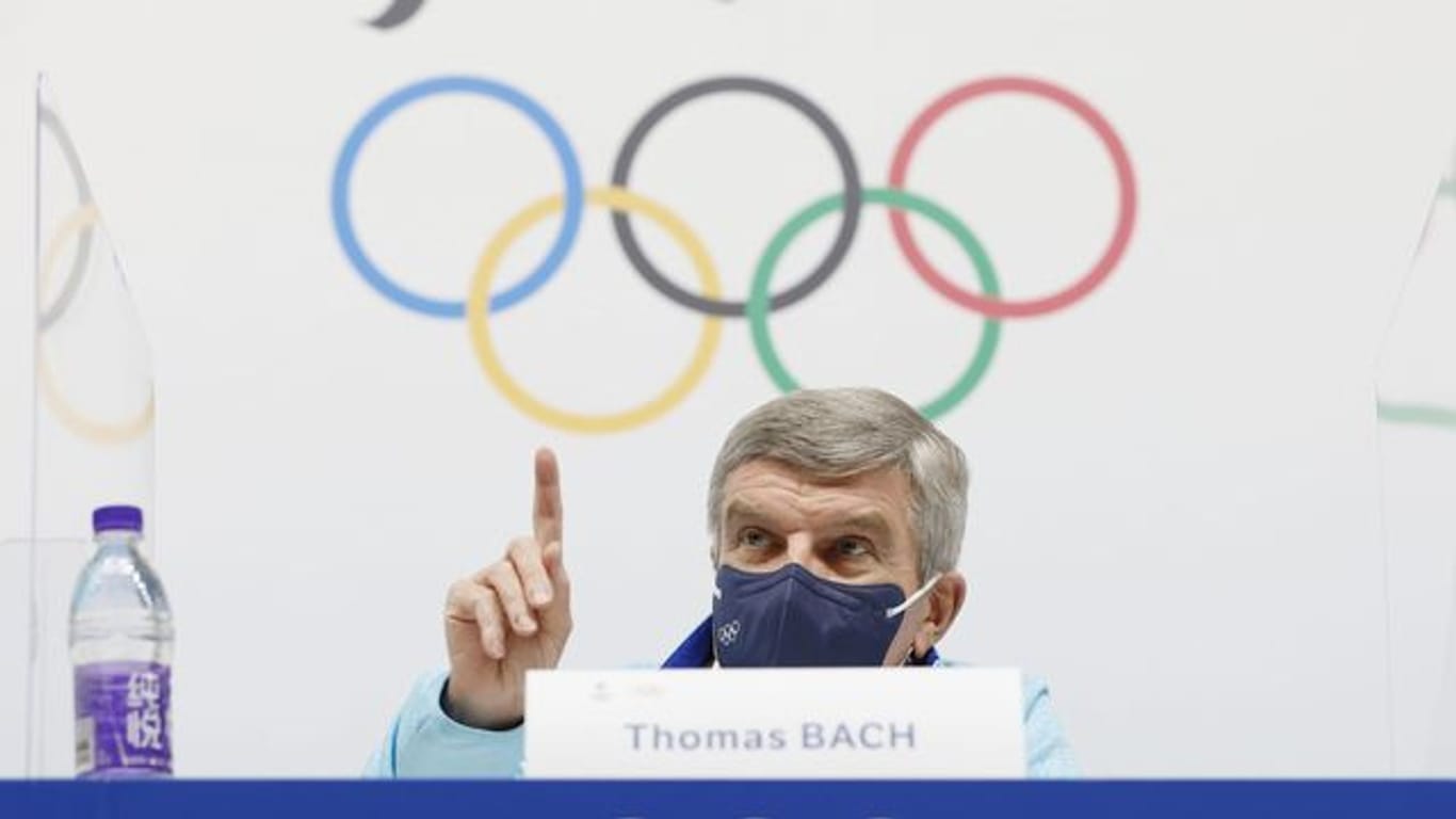 Thomas Bach, Präsident des Internationalen Olympischen Komitees (IOC), spricht auf einer Pressekonferenz.