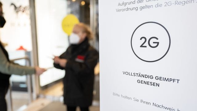 Der Ruf nach einer bundesweiten Abschaffung der 2G-Regel im Einzelhandel wird immer lauter. Der Ruf nach einer bundesweiten Abschaffung der 2G-Regel im Einzelhandel wird immer lauter.