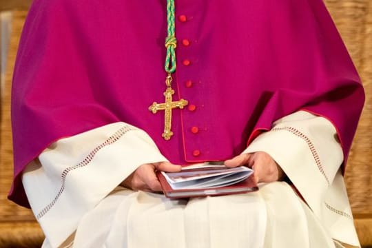 Wie reagiert die Kirche auf das Münchner Missbrauchsgutachten und die Falschaussage von Papst Benedikt?.