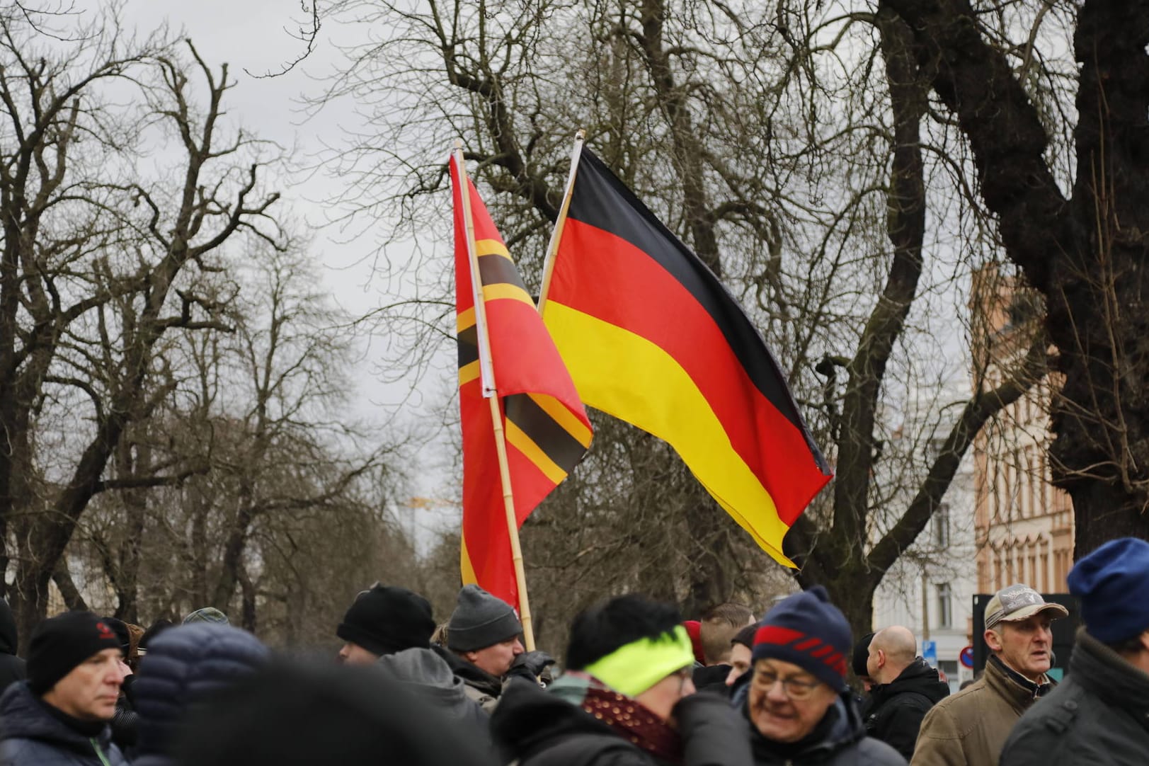 Demonstration in der Oberlausitz: Bei Protesten gegen die Corona-Maßnahmen treten immer wieder Vertreter rechtsextremer Gruppen in Erscheinung.