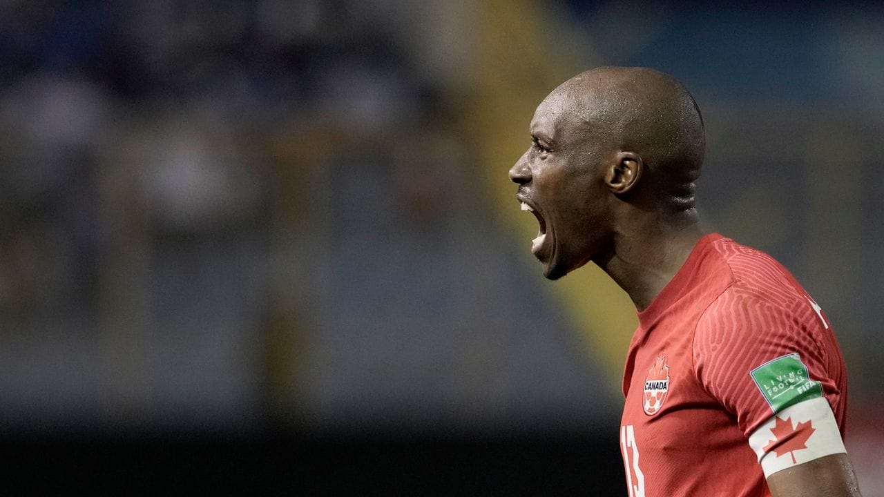Der Kanadier Atiba Hutchinson feiert den Führungstreffer seiner Mannschaft gegen El Salvador. Der Kanadier Atiba Hutchinson feiert den Führungstreffer seiner Mannschaft gegen El Salvador.