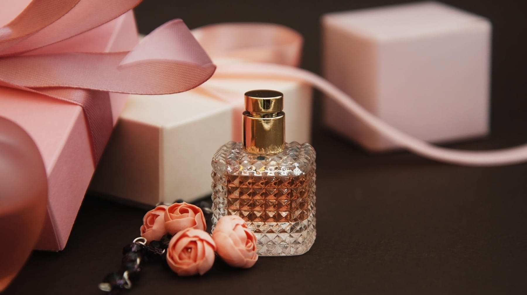 Parfüm zum Valentinstag: Beliebte Damendüfte von Hugo Boss, Dior und Chloé  zum Verschenken