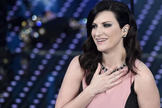 Die italienische Sängerin Laura Pausini moderiert den ESC.