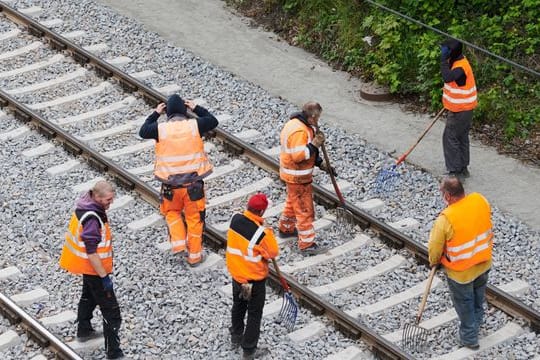 Fahrgäste der Deutschen Bahn müssen sich auch in diesem Jahr wieder auf zahlreiche Baustellen einstellen.