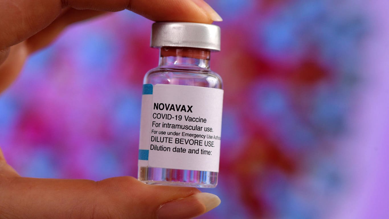 Impfstoff von Novavax (Symbol): Zwei Dosen sollen zur Grundimmunisierung eingesetzt werden.