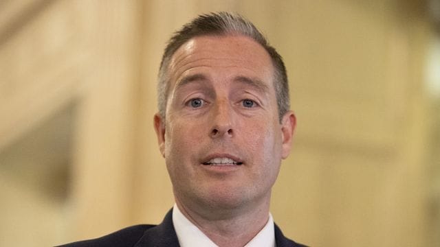 War erst im Juni nach einem heftigen Machtkampf innerhalb der DUP ins Amt gelangt: Paul Givan. War erst im Juni nach einem heftigen Machtkampf innerhalb der DUP ins Amt gelangt: Paul Givan.