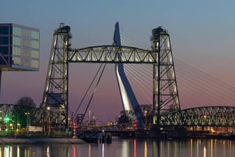 Koningshaven-Brücke in Rotterdam: Sie sollte für Jeff Bezos' Jacht weichen.
