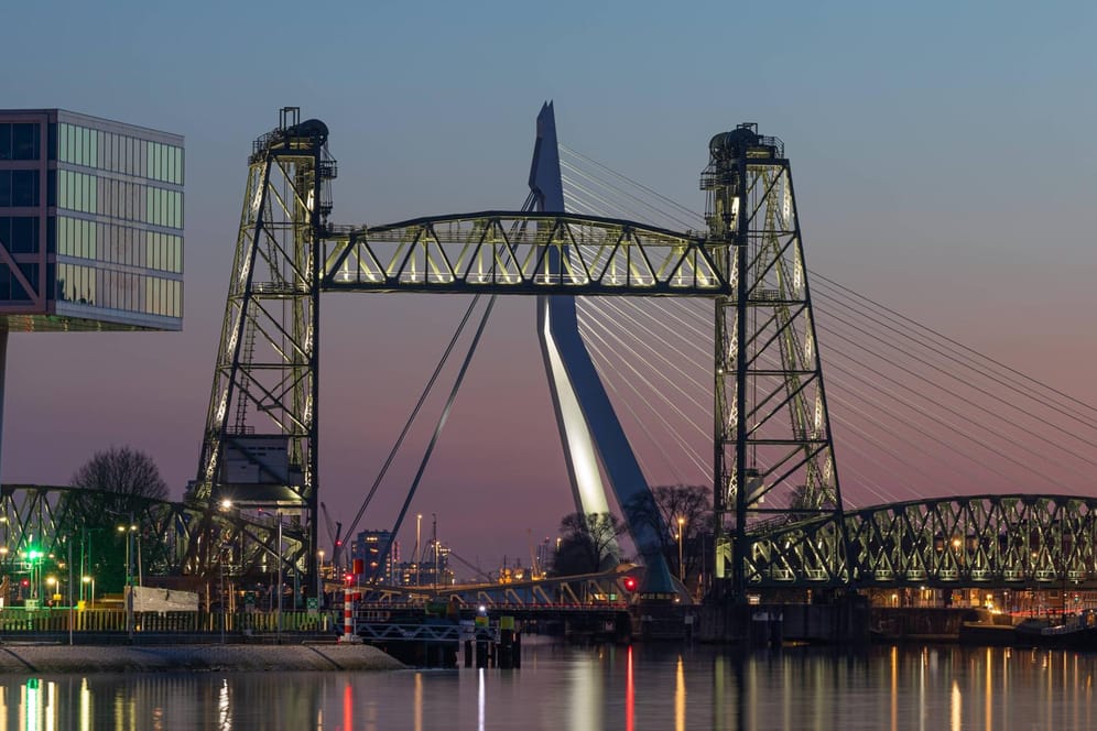 Koningshaven-Brücke in Rotterdam: Sie sollte für Jeff Bezos' Jacht weichen.