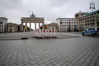 Berlin im Januar 2021: Ein fast menschenleerer Platz vor dem Brandenburger Tor.