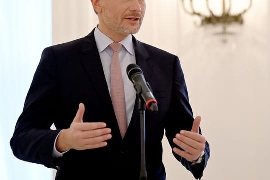 Bundesfinanzminister Christian Lindner bringt Corona-Hilfen auf den Weg.