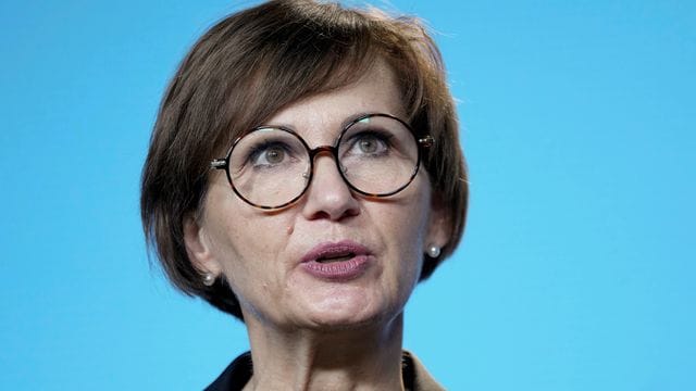 "Mir ist es wichtig, dass Schülerinnen und Schüler und ihre Vertreter wissen, dass sie gesehen und gehört werden": Bettina Stark-Watzinger. "Mir ist es wichtig, dass Schülerinnen und Schüler und ihre Vertreter wissen, dass sie gesehen und gehört werden": Bettina Stark-Watzinger.