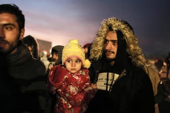 Flüchtlinge an der türkisch-griechischen Grenze: Erneut sind vier Menschen erfroren aufgefunden worden.