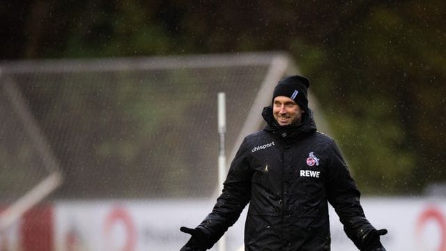 Ohne Schiebermütze und T-Shirt: Andre Pawlak, Co-Trainer beim 1. Ohne Schiebermütze und T-Shirt: Andre Pawlak, Co-Trainer beim 1.