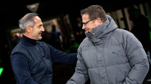Für Adi Hütter (l) war der Rücktritt von Max Eberl ein schwerer Schlag. Für Adi Hütter (l) war der Rücktritt von Max Eberl ein schwerer Schlag.