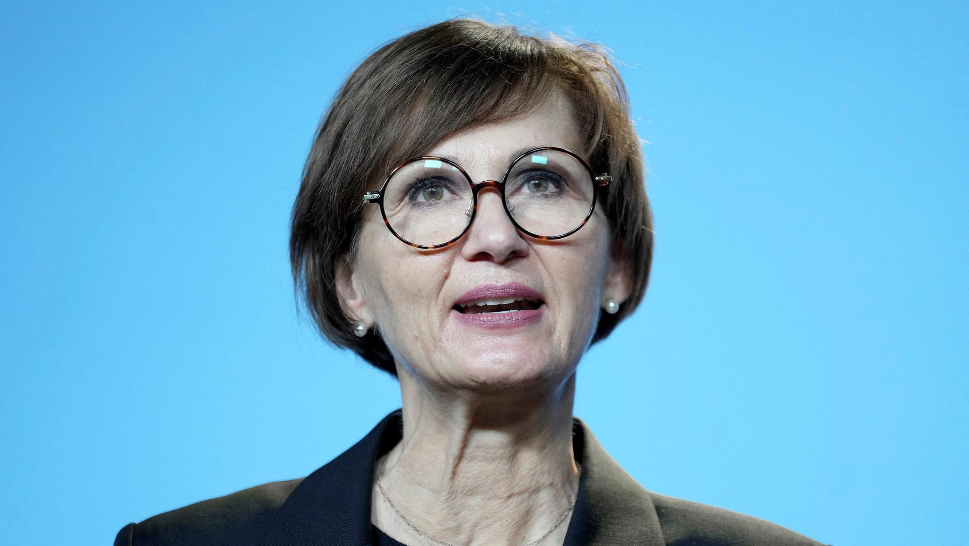 Bildungsministerin Bettina Stark-Watzinger: "Gerne bin ich zum Austausch mit weiteren Schülervertretern über die Situation an den Schulen bereit." Bildungsministerin Bettina Stark-Watzinger: "Gerne bin ich zum Austausch mit weiteren Schülervertretern über die Situation an den Schulen bereit."