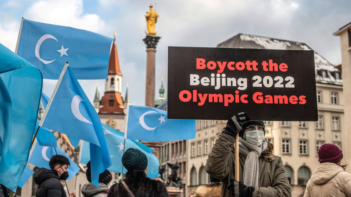 Demonstration von in München lebenden Exil-Uiguren auf dem Marienplatz im Januar 2022.