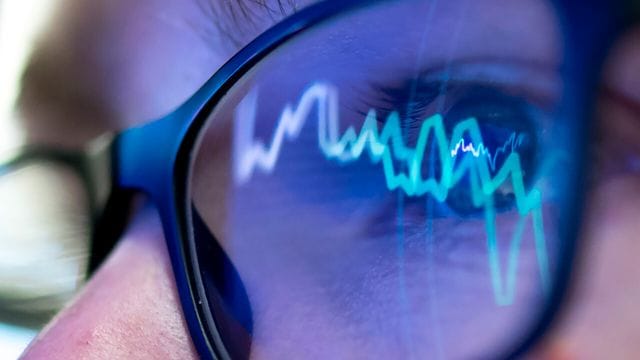 Aktive Fonds sind teurer, weil das Management vergütet wird. Aktive Fonds sind teurer, weil das Management vergütet wird.