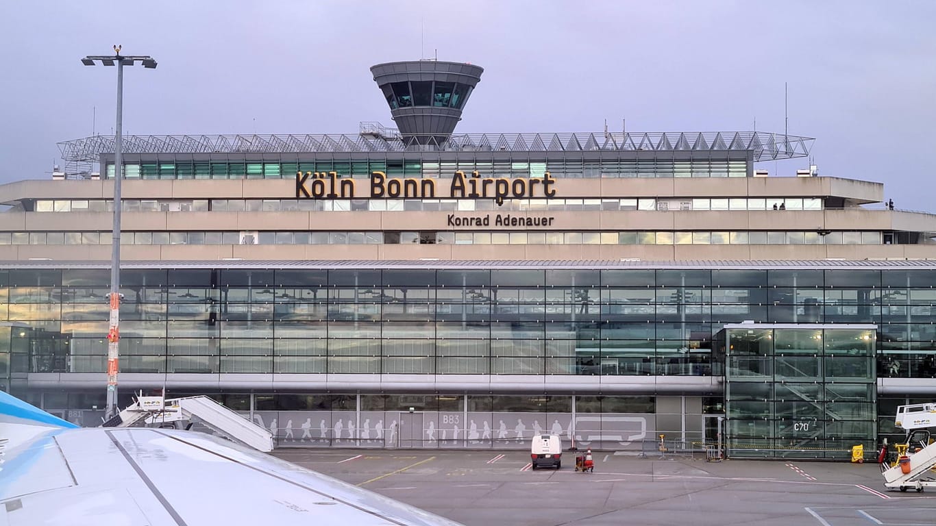 Flughafen Köln-Bonn (Archivbild): Hier landete der Gesuchte am Mittwoch.
