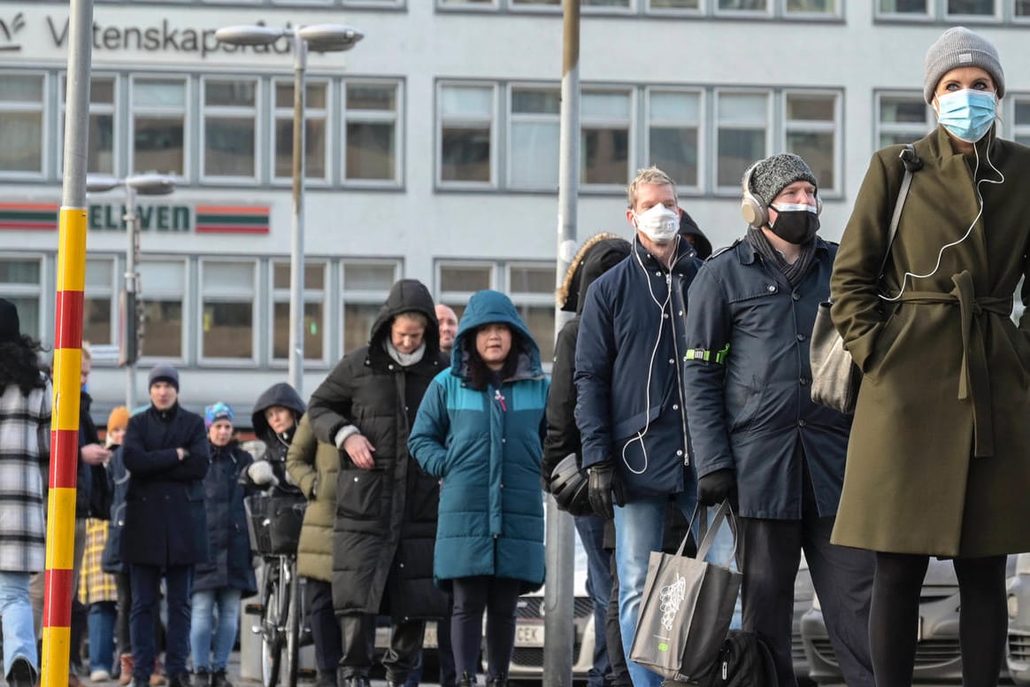 Warten für die Impfung: Rund 75 Prozent der Schweden sind mindestens einmal gegen das Coronavirus geimpft.