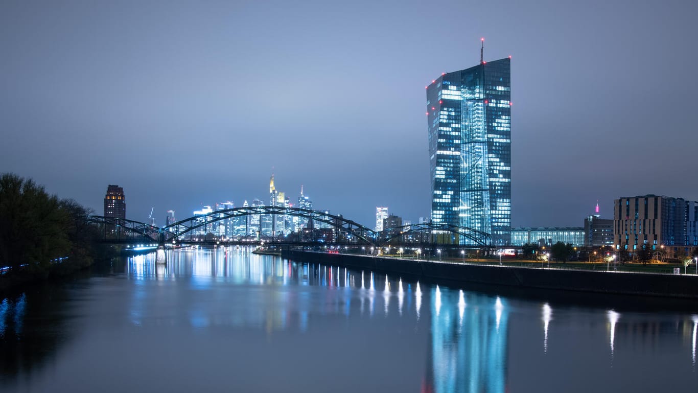 Die Zentrale der EZB in Frankfurt: Die Währungshüter halten es für zu früh, um an der Zinsschraube zu drehen.