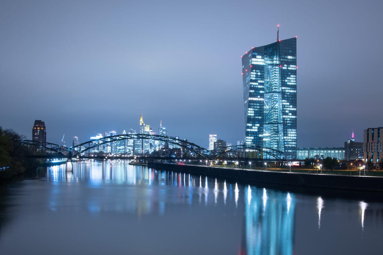 Die Zentrale der EZB in Frankfurt: Die Währungshüter halten es für zu früh, um an der Zinsschraube zu drehen. Die Zentrale der EZB in Frankfurt: Die Währungshüter halten es für zu früh, um an der Zinsschraube zu drehen.