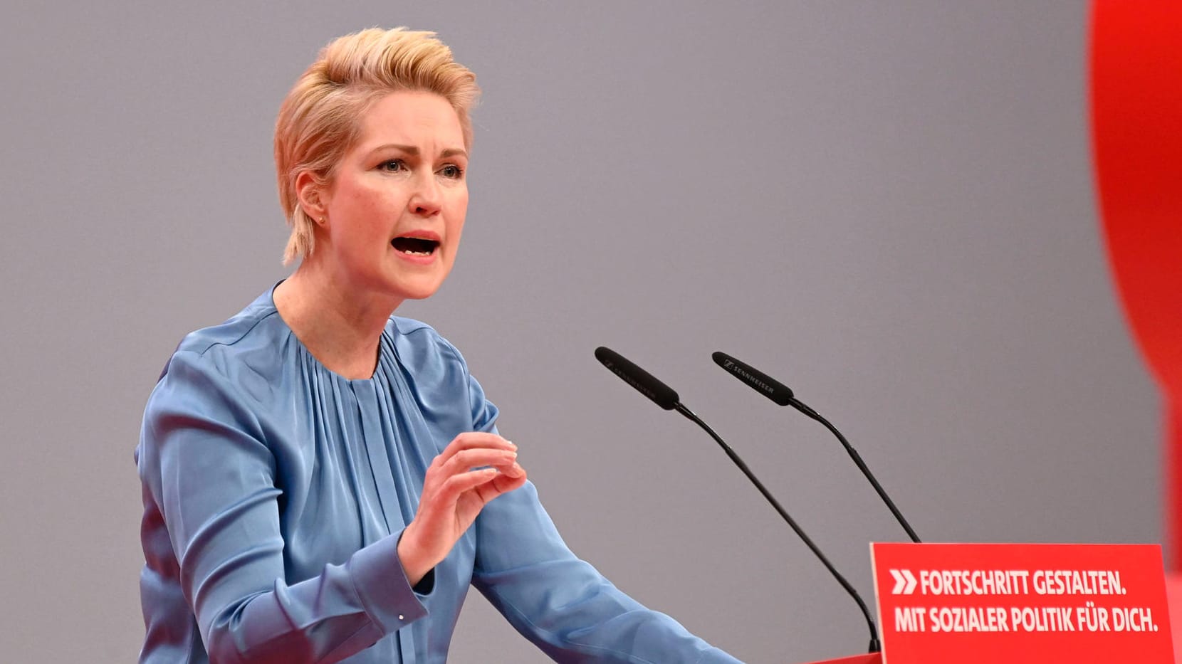 Manuela Schwesig: Ihr Sprecher sagte, die 2G-Regel werde immer mehr zum Flickenteppich und es drohe die Gefahr eines Einkaufstourismus.