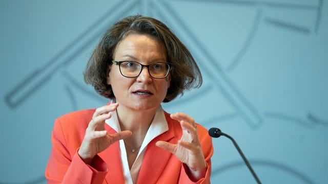 Ina Scharrenbach Ina Scharrenbach