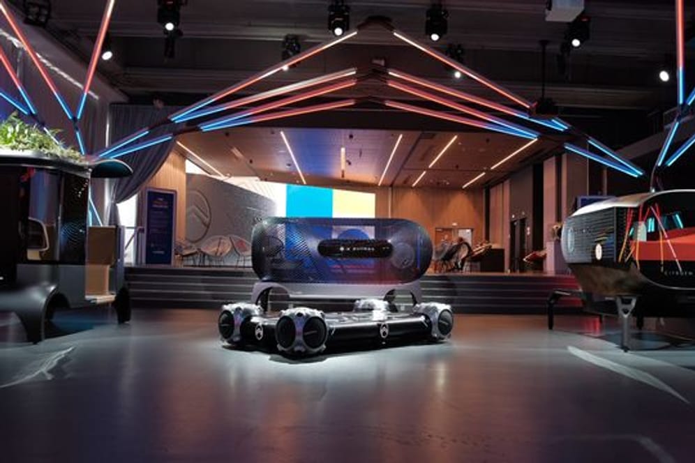 Wandelbare Flunder: Beim Konzept Urban Collectif von Citroën dient eine autonom fahrende Plattform als Basis für verschiedene Aufbauten.