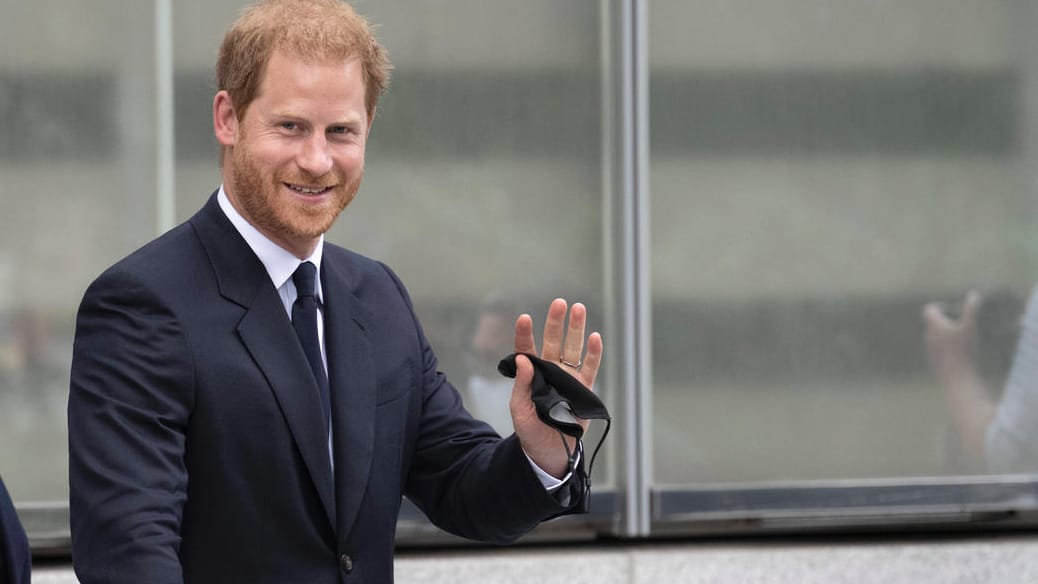 Prinz Harry spricht über seinen Alltag ohne Meghan und Kinder.