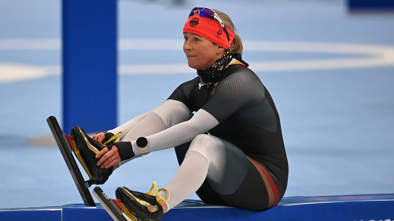 Claudia Pechstein: Die Eisschnellläuferin bildet mit Francesco Friedrich das Fahnenträger-Duo.