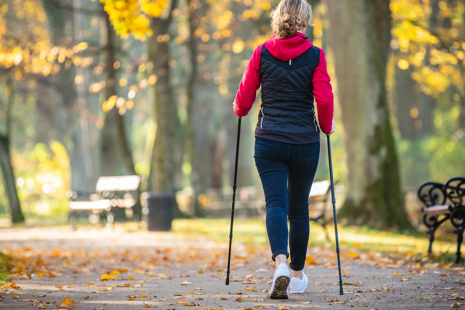 Heute sind bei Amazon hochwertige Nordic-Walking-Stöcke der Marke Leki radikal reduziert.