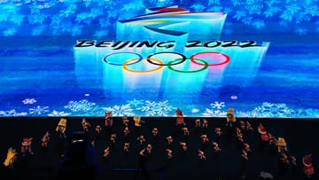 Die Olympischen Ringe im Nationalstadion in Peking: Die Eröffnungsfeier beginnt traditionell mit einer Show des Gastgeberlandes.