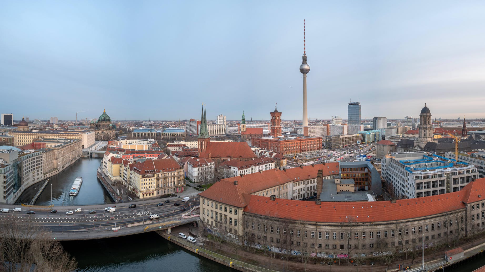 Skyline der Berliner Innenstadt (Symbolbild): Die Bevölkerung wird immer multikultureller. Skyline der Berliner Innenstadt (Symbolbild): Die Bevölkerung wird immer multikultureller.