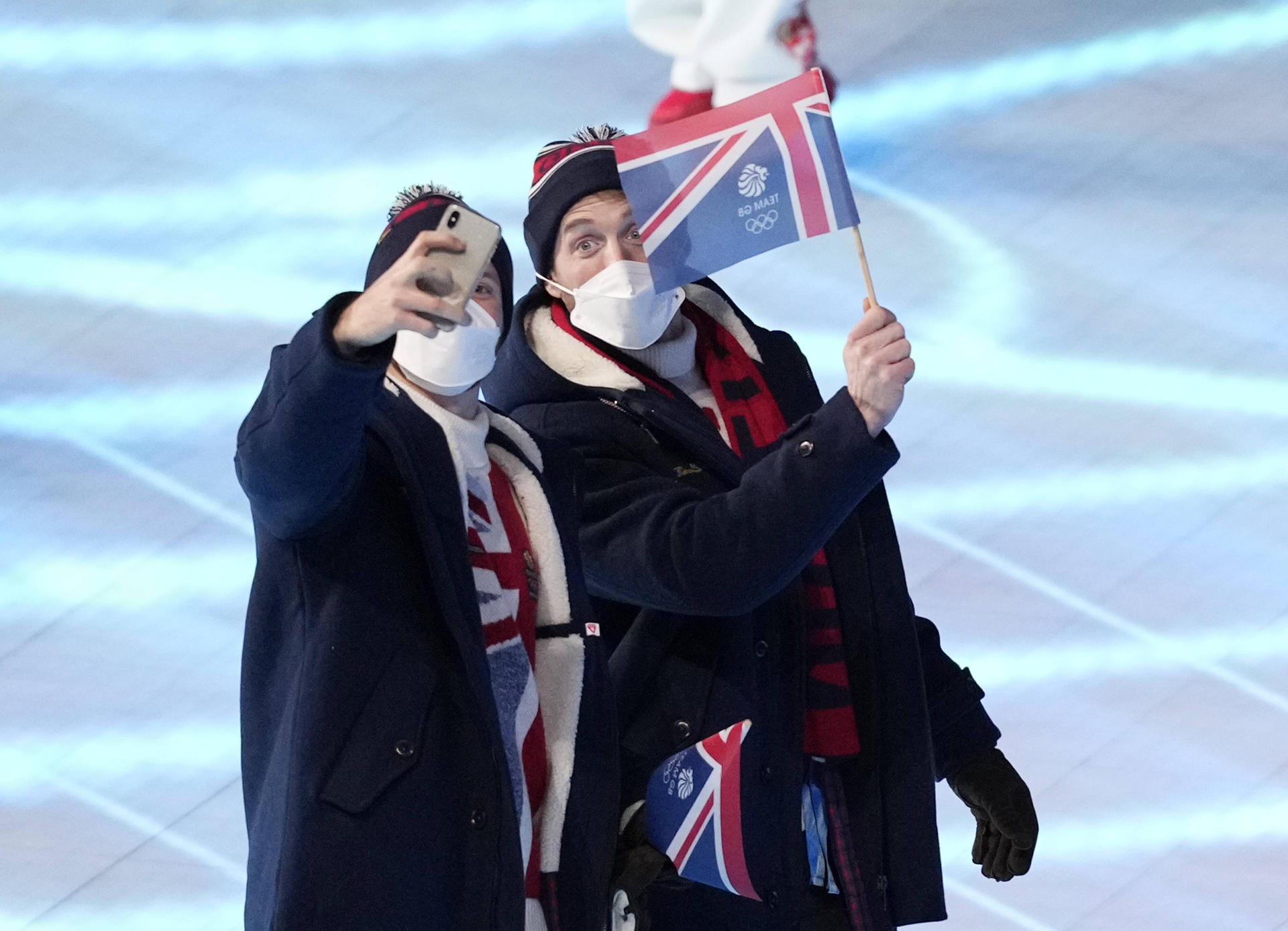 Auch für Athleten ist die Eröffnungsfeier ein besonderes Ereignis. Deshalb darf bei diesen britischen Athleten ein Selfie nicht zu kurz kommen.