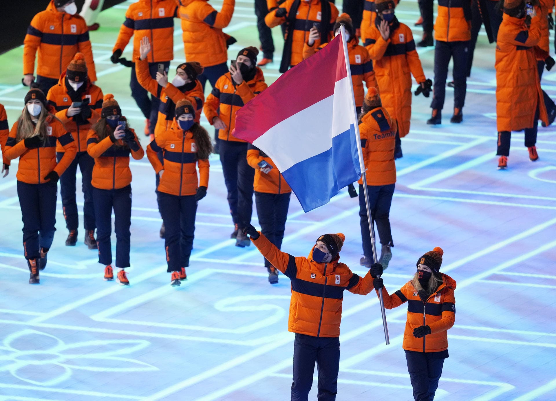 Die Niederlande in Orange: Jubeln und Winken zum Publikum.